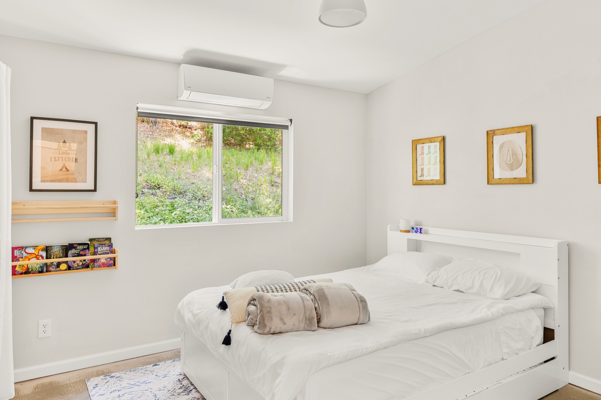 Cozy guest bedroom